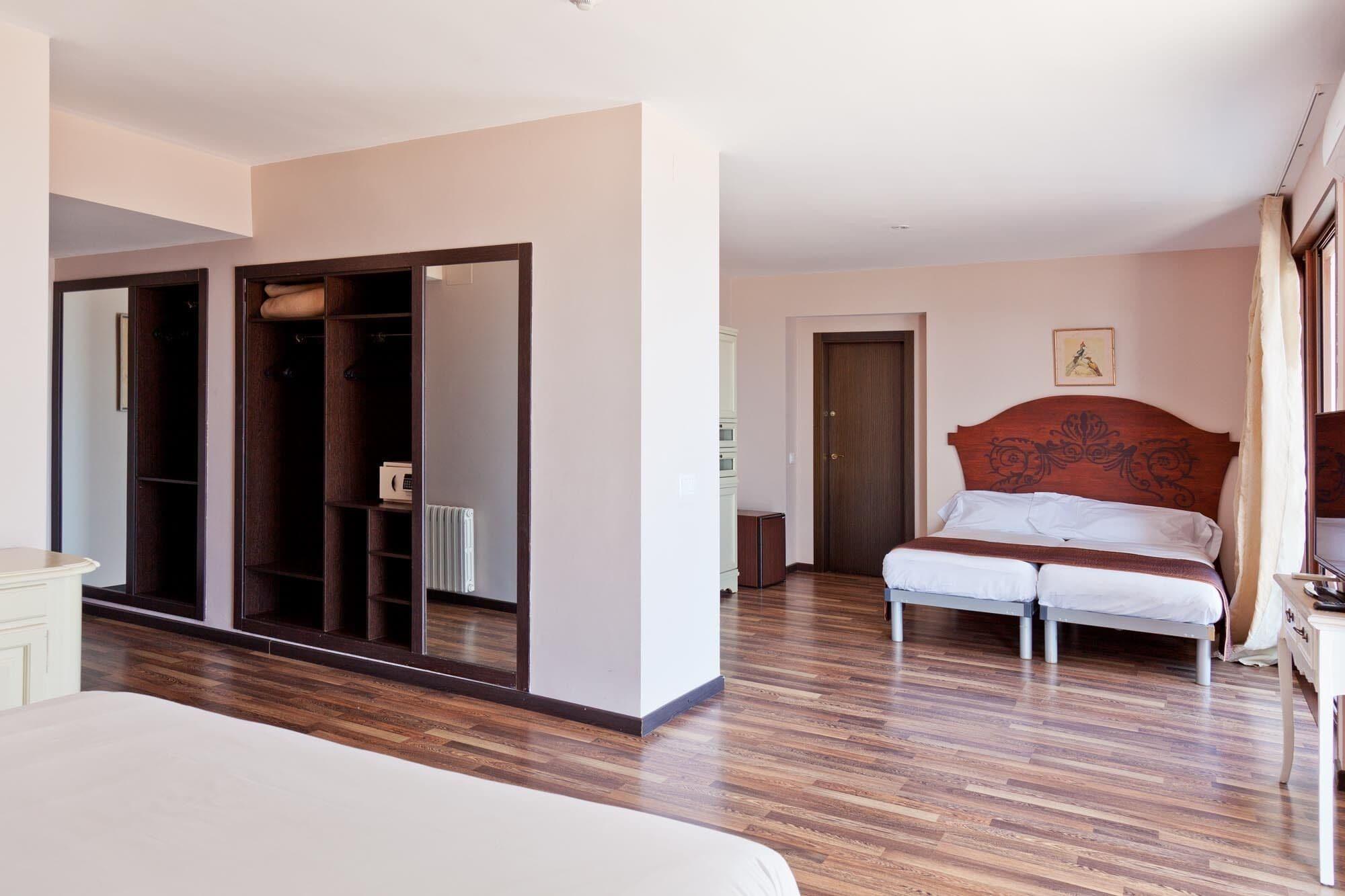 โรเจอร์ เด ฟลอร์ พาเลซ Hotel โยเรตเดมาร์ ภายนอก รูปภาพ