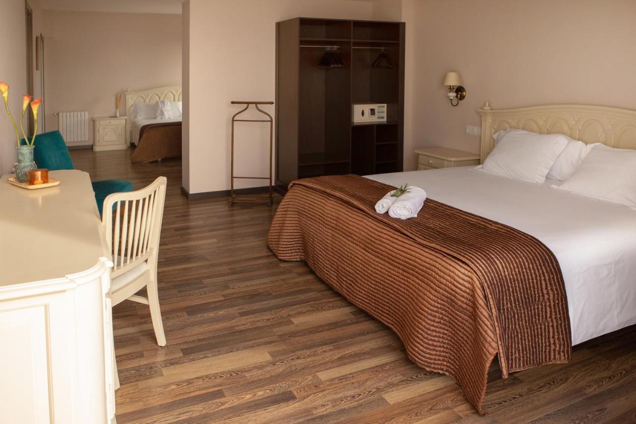 โรเจอร์ เด ฟลอร์ พาเลซ Hotel โยเรตเดมาร์ ภายนอก รูปภาพ
