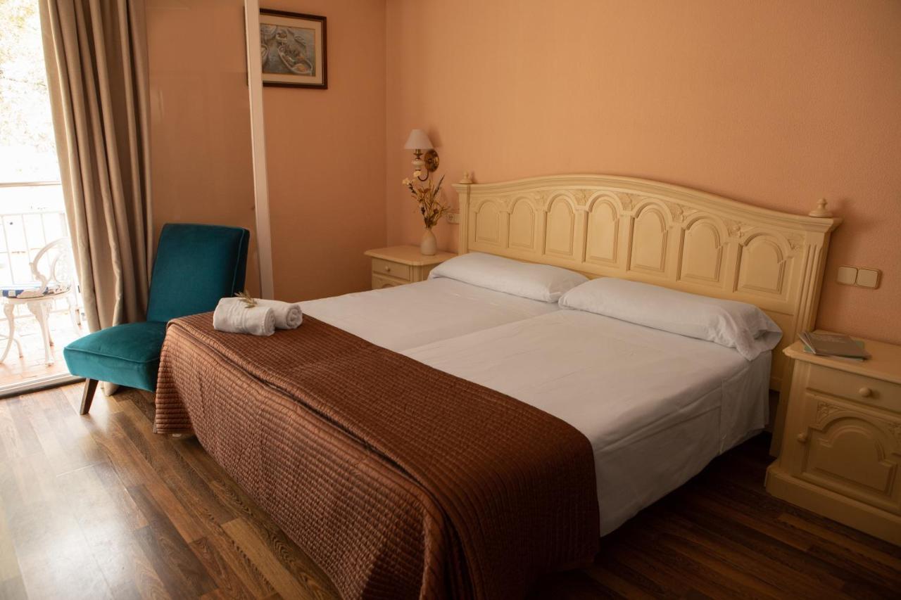 โรเจอร์ เด ฟลอร์ พาเลซ Hotel โยเรตเดมาร์ ภายนอก รูปภาพ