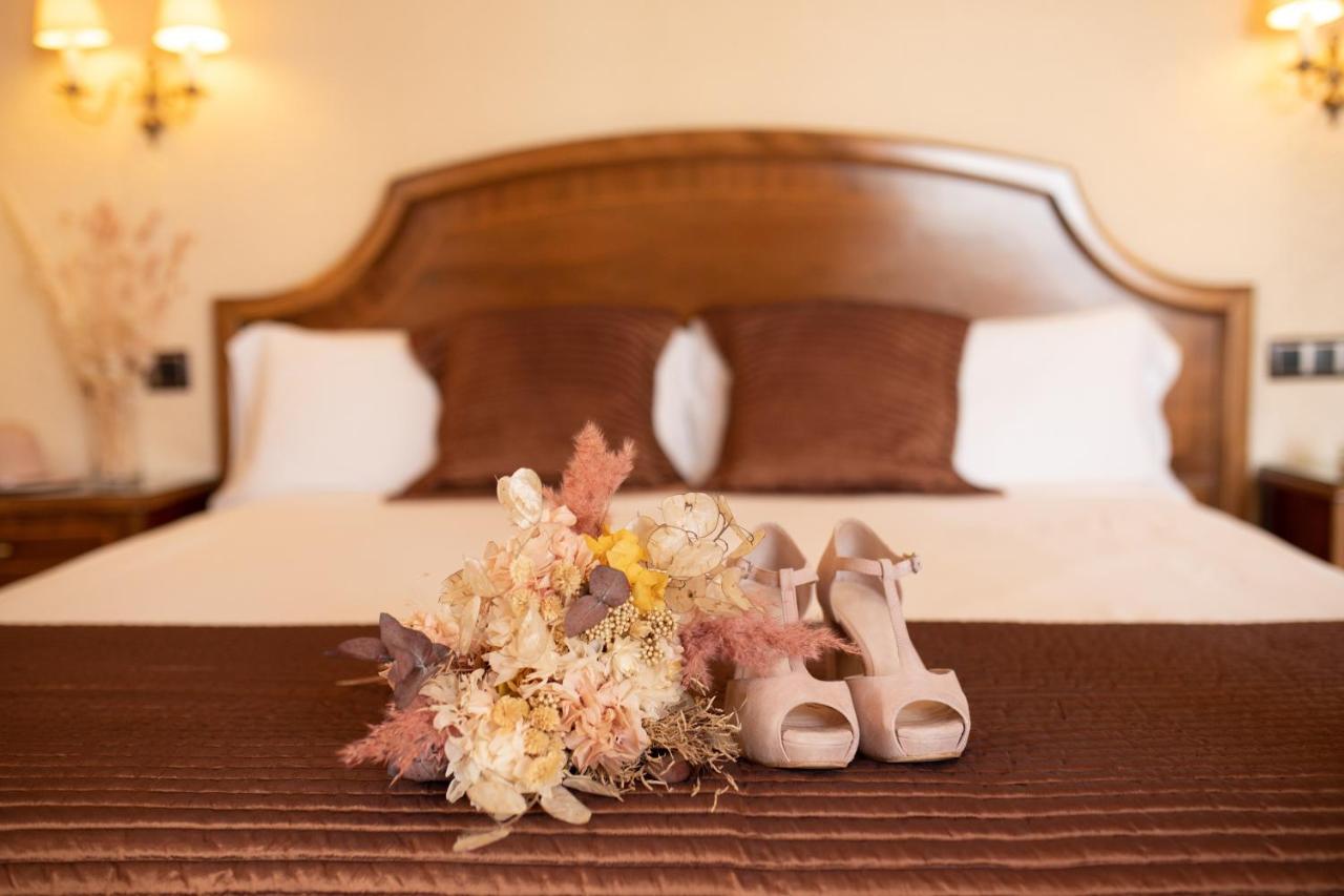 โรเจอร์ เด ฟลอร์ พาเลซ Hotel โยเรตเดมาร์ ภายนอก รูปภาพ
