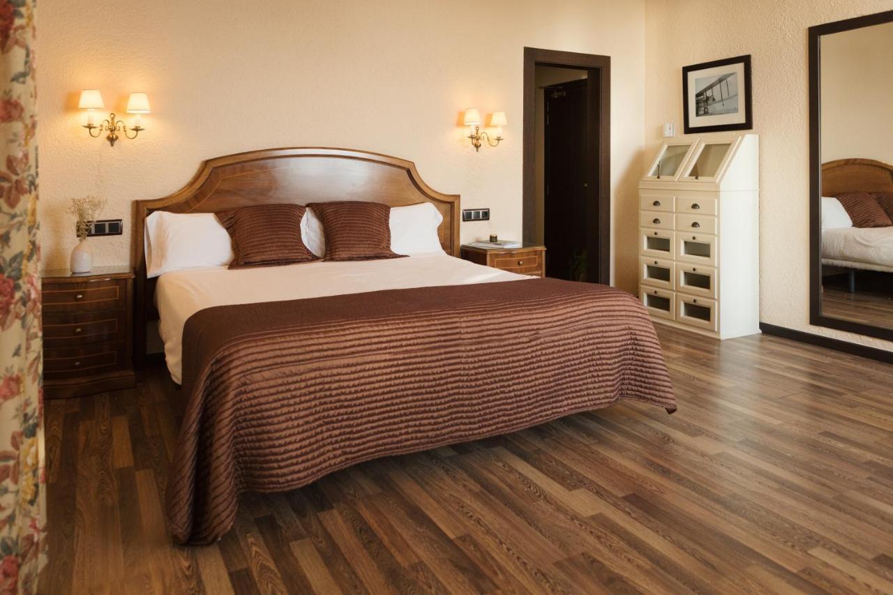 โรเจอร์ เด ฟลอร์ พาเลซ Hotel โยเรตเดมาร์ ภายนอก รูปภาพ