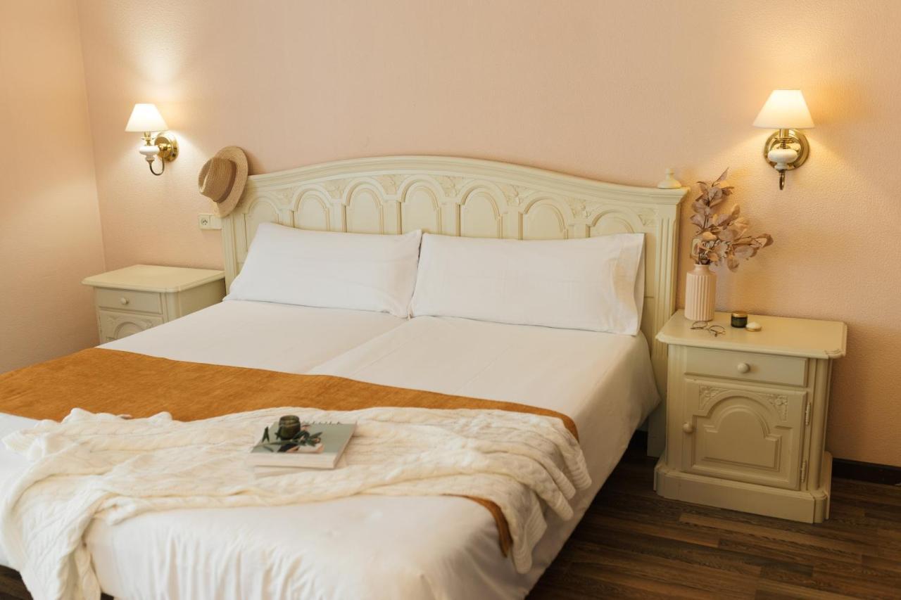 โรเจอร์ เด ฟลอร์ พาเลซ Hotel โยเรตเดมาร์ ภายนอก รูปภาพ